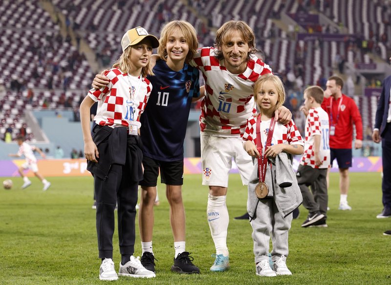Hrvaški nogometni zvezdnik Luka Modrić razkril, kje bo z družino živel po koncu kariere