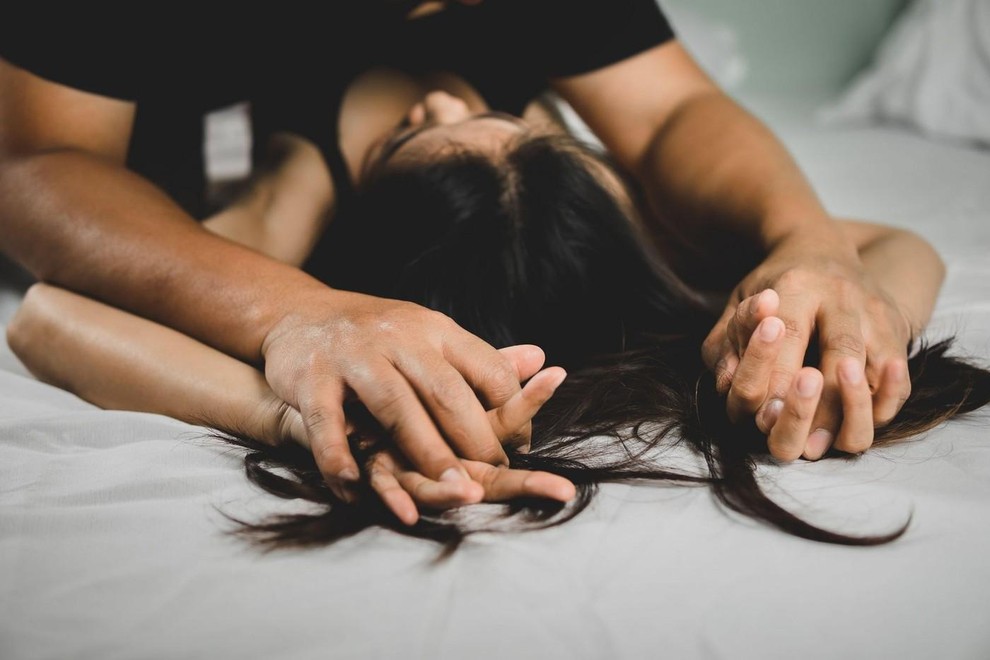 Varanje ni sprejemljivo v nobeni obliki partnerskega odnosa. Če niste zadovoljni s svojim trenutnim odnosom, pa naj gre za razmerje …