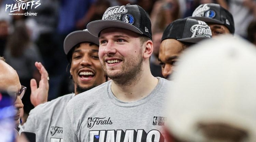 Dončić in Dallas v finalu lige NBA! MVP Luka po tekmi s pivom nazdravljal z očetom Sašo Dončićem (VIDEO) (foto: Twitter Dallas Mavericks)