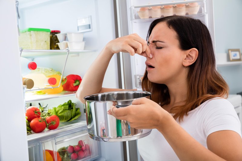 Vsakodnevna napaka pri shranjevanju hrane v hladilniku: poglejte, kaj številni delajo narobe