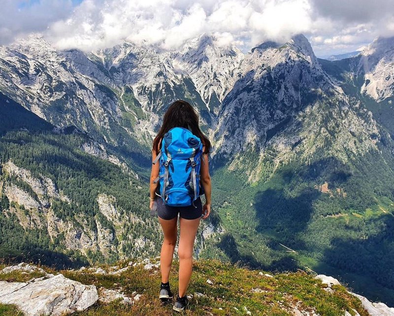 Ta neobljuden slovenski vrh je primeren za začetnike in navdušuje s čudovitim razgledom