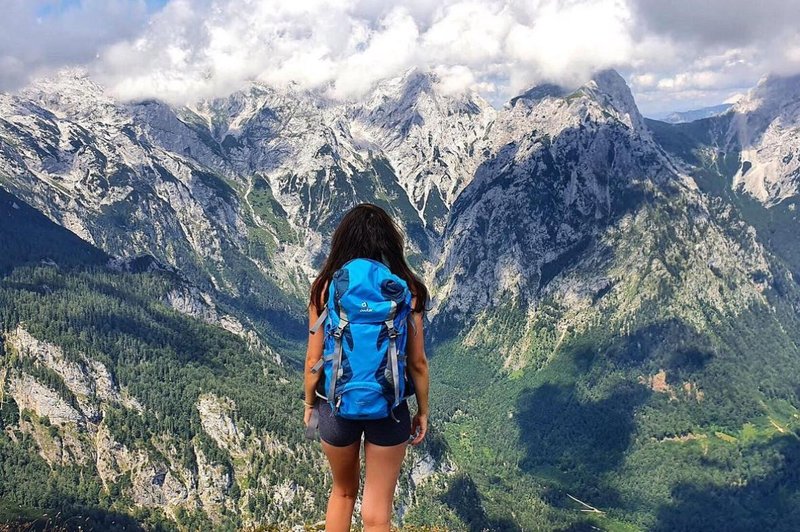 Ta neobljuden slovenski vrh je primeren za začetnike in navdušuje s čudovitim razgledom (foto: Instagram @strawberryandbliss (Posnetek zaslona))