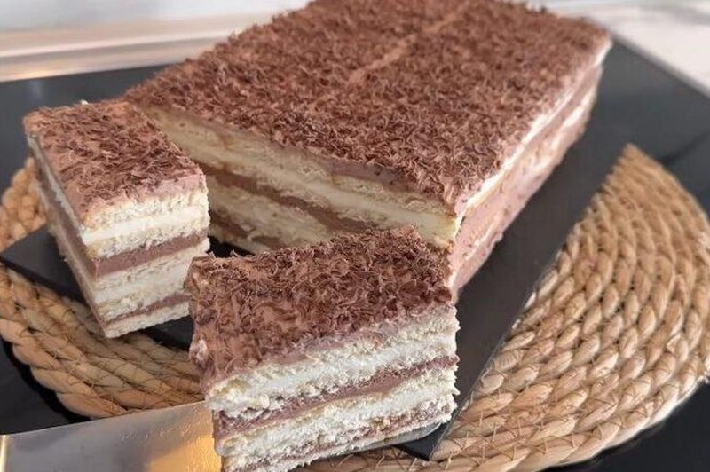 Tako v trenutku pripravite okusno in kremasto piškotno torto, ki bo navdušila vsakega sladkosneda (foto: Youtube/Fatto in Casa da Alba (Posnetek zaslona))