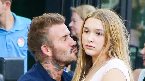 Fotografije, ki so razburile javnost: David Beckham ujet na tekmi s svojo hčerko, mnogi pa se nad njegovim vedenjem zgražajo