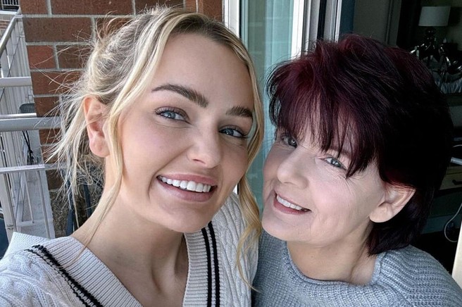 Mama in hči delata selfie