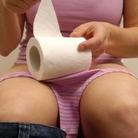 Ima vaše blato nenadoma močnejši vonj? To so možni razlogi in znaki, ki jih ne prezrite