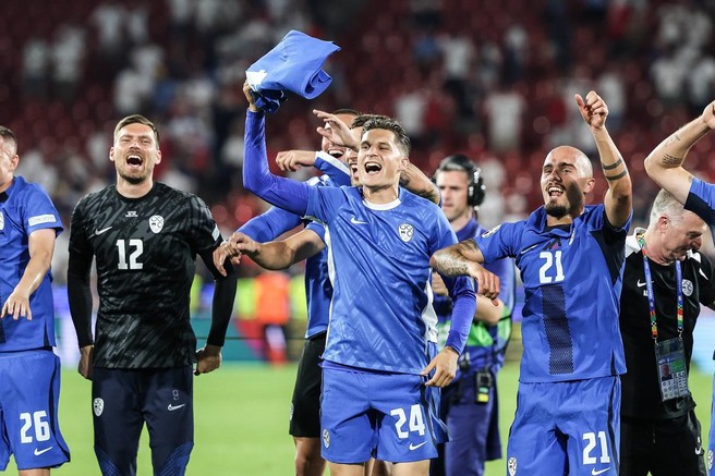Ste se kdaj vprašali, kaj trenutno doživljajo slovenski nogometaši?