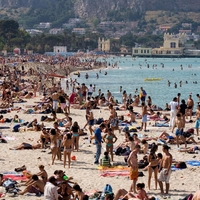 Turistki med plavanjem v morju doživeli velik šok: "Hitro pridita ven, tole ni varno!" so ju svarili drugi