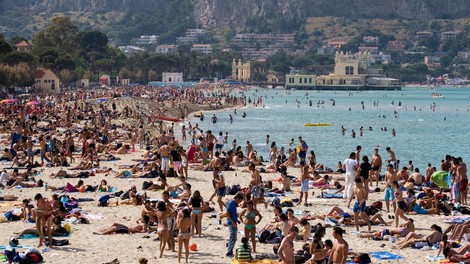 Turisti na Hrvaškem na plažo s seboj nosijo kis: težava, s katero se soočajo, postaja vse večja