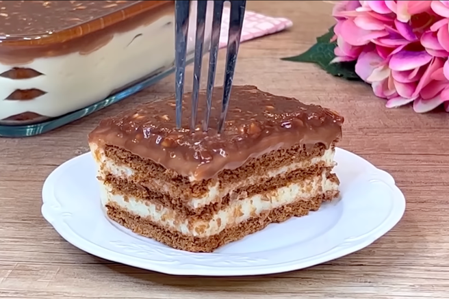 Najhitrejša torta brez peke: ta sladica je idealna za vroče julijske dni, pripravljena pa je v samo 5 minutah
