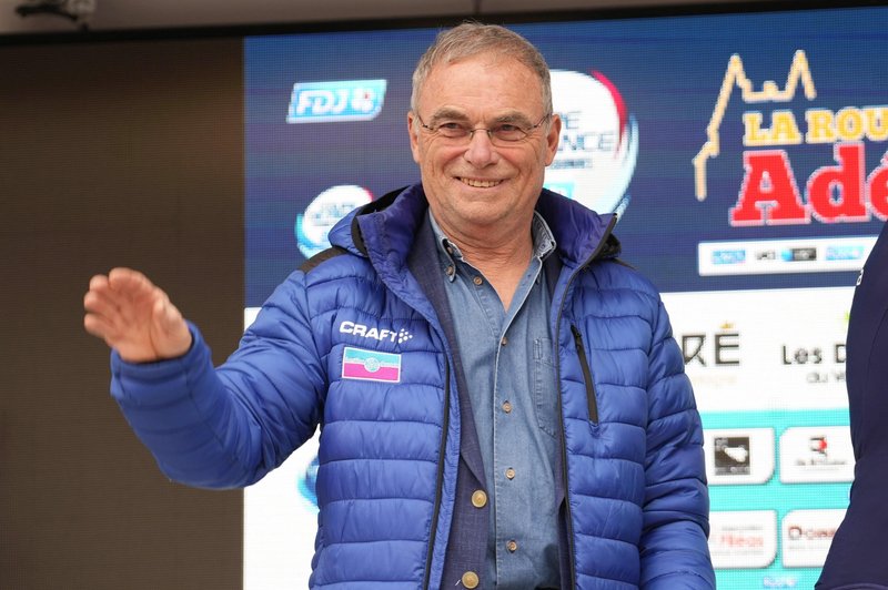 . Bernard Hinault, petkratni zmagovalec Toura, se je po peti zmagi Tadeja Pogačarja na Dirki po Franciji ostro odzval na govorice o neverjetnem Slovencu (foto: Profimedia)