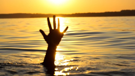 Kako preprečiti utopitev? Mirnost in ta preprost korak vam lahko rešita življenje