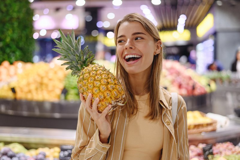 Ta močen sadež odpravlja napihnjenost, čisti črevesje, pomaga pri hujšanju in razvaja s slastnim okusom (foto: Shutterstock)