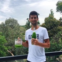Novak Đoković vsako jutro pije napitek, zaradi katerega nikoli ne zboli: skrivnost je v eni preprosti in poceni sestavini