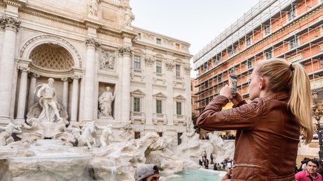 Zeparji na Fontana de trevi Rim