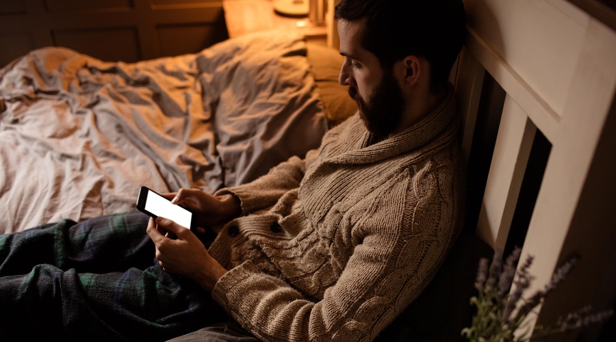 Je škodljivo, če imate ponoči v bližini telefon? Strokovnjaki razkrivajo presenetljivo resnico (foto: Profimedia)