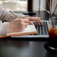 "Uspešen človek ni tisti, ki nenehno dela": znani psiholog odpira oči