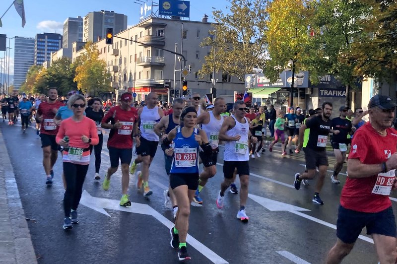 Takoj po koncu maratona naredite lahke vaje za ohlajanje in nekaj dinamičnih razteznih vaj. (foto: Profimedia)