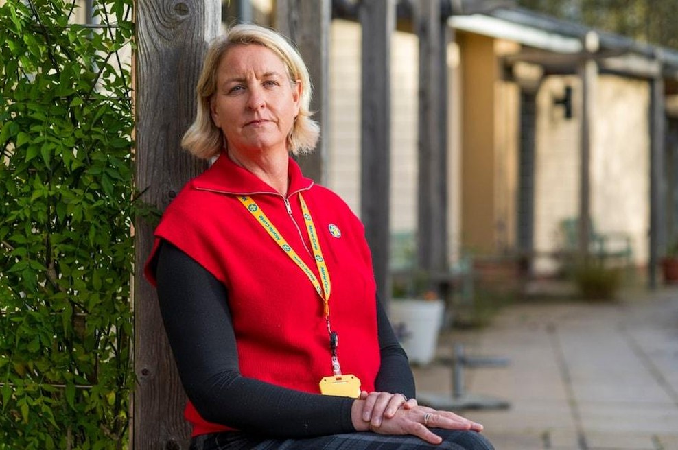 Zdravnica, dr. Sarah Wells je bila v svoji 20. letni karieri že ob več kot dva tisočih ljudeh, ki so bili na smrtni postelji. (foto: Andrew Crowley / The Telegraph)