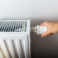 Zakaj radiator šumi? Če pravočasno ukrepate, lahko preprečite morebitno škodo