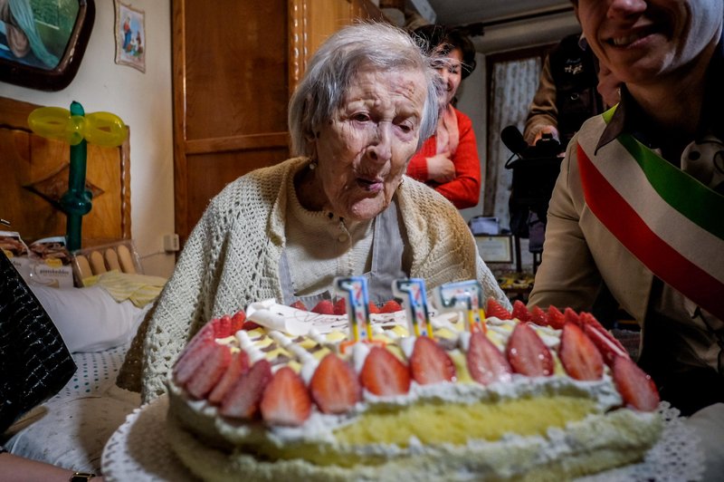 Kako dolgo lahko ljudje živimo? Nekoč je 100 let bila "meja dolgoživosti", danes pa je resnica drugačna (foto: Profimedia)