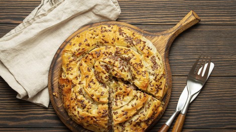 Tako pripravite najboljši mesni burek (boljši, kot iz pekarne)