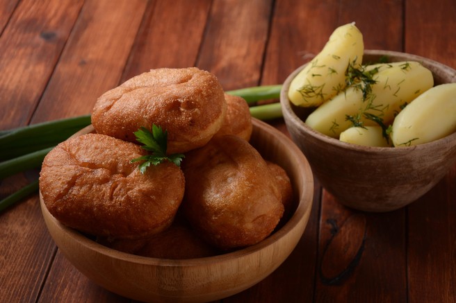 Recept za piroške: tako pripravite slastno rusko jed, ki bo izginila v trenutku