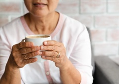 Pri 102. letih je njena koža videti odlično: svoj videz pripisuje tej poceni in preprosti sestavini