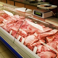 Pri nakupu mesa ne glejte le barve: ta znak razkrije veliko več