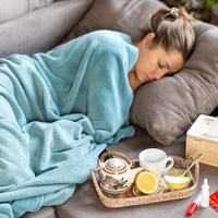 Pozabite na limono in med: to so živila, ki bi jih v resnici morali uživati med prehladom