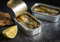 Konzervirana tuna ali sardine? Strokovnjaki razkrivajo, katera izbira je bolj zdrava