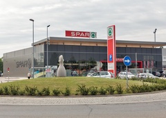 Spar prejel na prvi pogled povsem običajen paket: zaposlene so ga odprle in od šoka obnemele