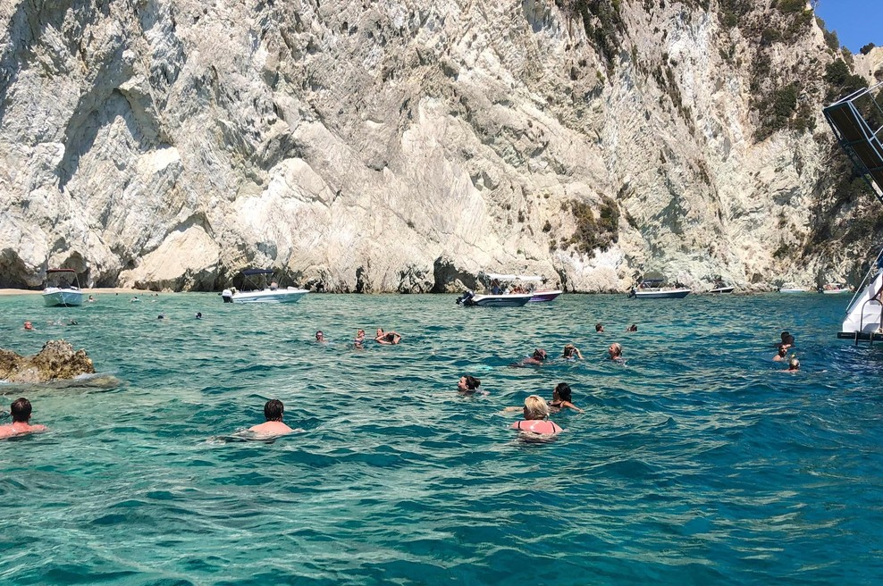 Destinacija, ki jo Slovenci naravnost obožujejo, je bila razglašena za prestolnico množičnega turizma: obiskovalci poročajo o gneči, hrupu in smeteh (foto: Profimedia)