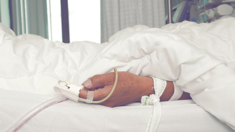 bolnišnica postelja