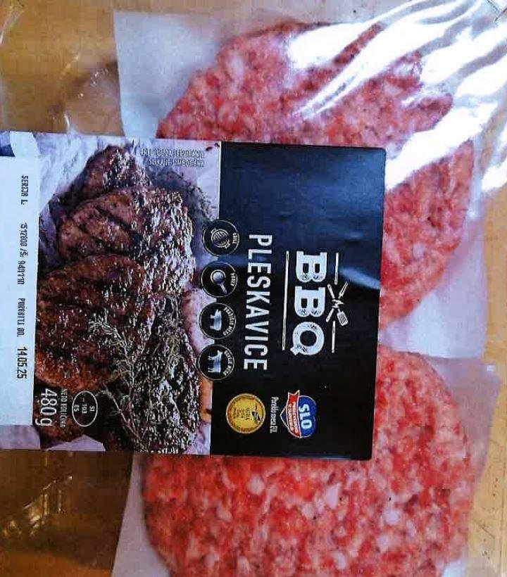 Ga imate doma? V mesnem izdelku iz Hoferja odkrili prisotnost nevarne bakterije