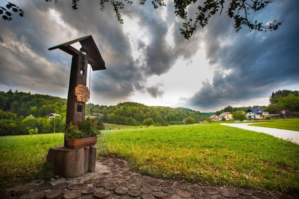 Ideja za pohod: odpravite se na Pot treh zvonov, ki povezuje naravo, zgodovino in otroško domišljijo (foto: Visit Tržič)