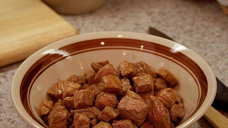 "Babica mi je razkrila trik za dušenje – od takrat ne zavržem več niti koščka mesa"