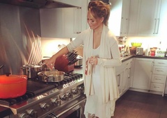 Kako urediti kuhinjo v garsonjeri? Prvo pravilo delovnih površin vam bo močno olajšalo kuhanje