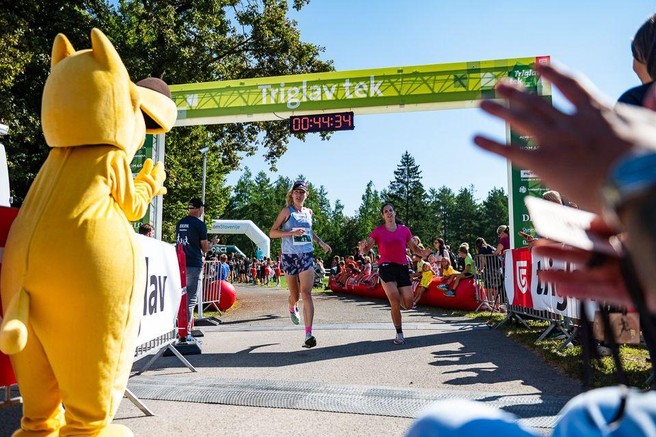 Fizioterapevtka udeleženkam projekta Moja prva 10ka ponudila nekaj ključnih nasvetov za varne priprave na prihajajoči maraton