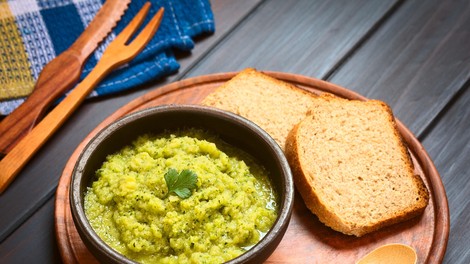 Imate doma preveč bučk? Pripravite bučkin pesto, ki je letos poleti pravi hit