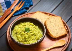 Imate doma preveč bučk? Pripravite bučkin pesto, ki je letos poleti pravi hit