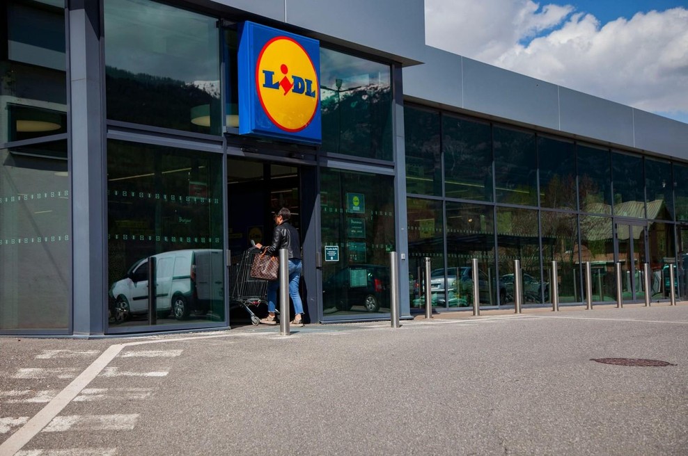 Ženska odšla v Lidl čez mejo in osupnila ob pogledu na priljubljena izdelka: "Nas imajo res za norce?!" (foto: Profimedia)