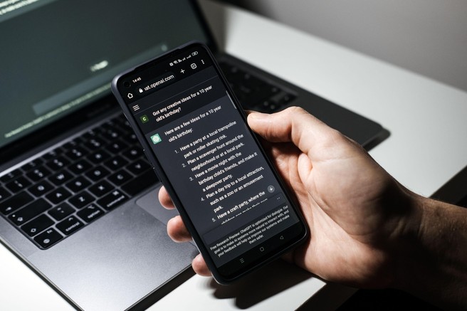 Za zdravstveni nasvet je vprašal ChatGPT, nato pa je pristal v bolnici: povzročil si je redko in nevarno bolezen