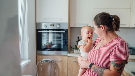 Pri 34 letih je postala babica, sledilo je nekaj, kar je šokiralo marsikoga