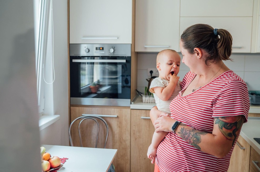 Pri 34 letih je postala babica, sledilo je nekaj, kar je šokiralo marsikoga (foto: Profimedia)
