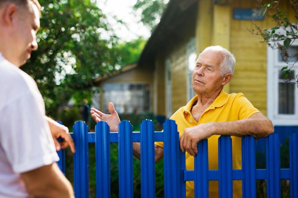 Ko so se vselili v novo hišo, je vse kazalo, da bodo imeli s sosedi dobre odnose: sledilo je nekaj, kar jih je pustilo odprtih ust (foto: Profimedia)