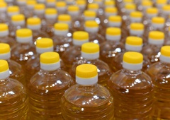 To je veliko boljša izbira od sončničnega olja: gre za bolj zdravo in okusnejšo alternativo, kilogram pa nadomesti celo 4 litre olja