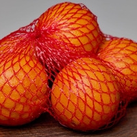 Zakaj so pomaranče zapakirane v rdeče mrežice, limone pa v rumene? Prebrisan trgovski trik, na katerega ne bi nikoli pomislili