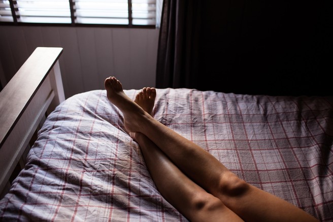 Strokovnjaki opozarjajo na pomemben znak srčnega popuščanja, ki se pojavi na nogah: bodite pozorni in pravočasno poiščite pomoč