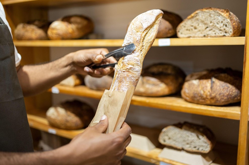 Preizkusila vse možne načine shranjevanja kruha, samo eden je dobil najvišjo oceno: kruh je ostal svež 2 tedna! (foto: Profimedia)